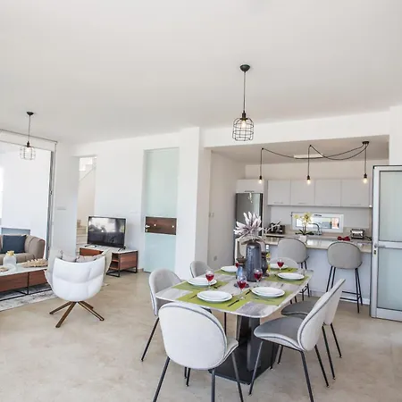 Hébergement de vacances 3 Schlafzimmer Mit Privatem Pool Im Zentrum *