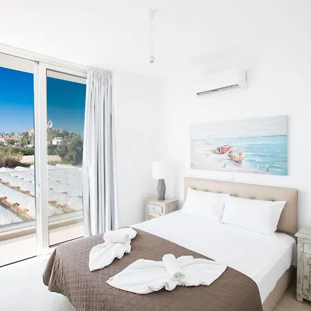 Hébergement de vacances 3 Schlafzimmer Mit Privatem Pool Im Zentrum Protaras